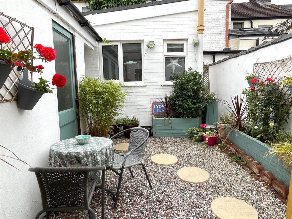 Rear Courtyard Garden