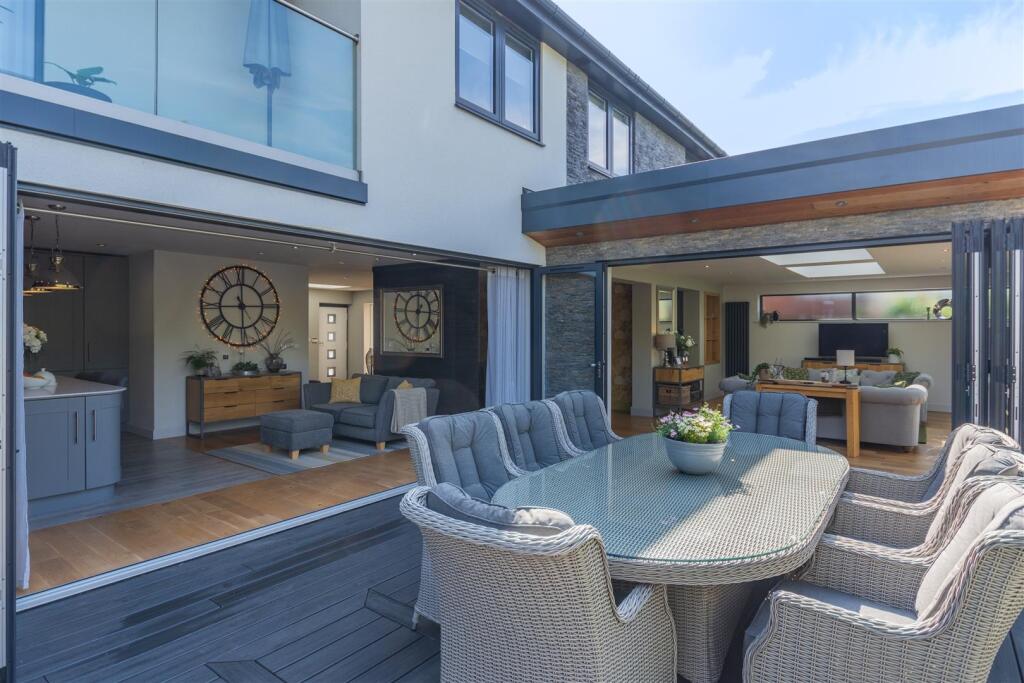 8645460-exterior18.jpg