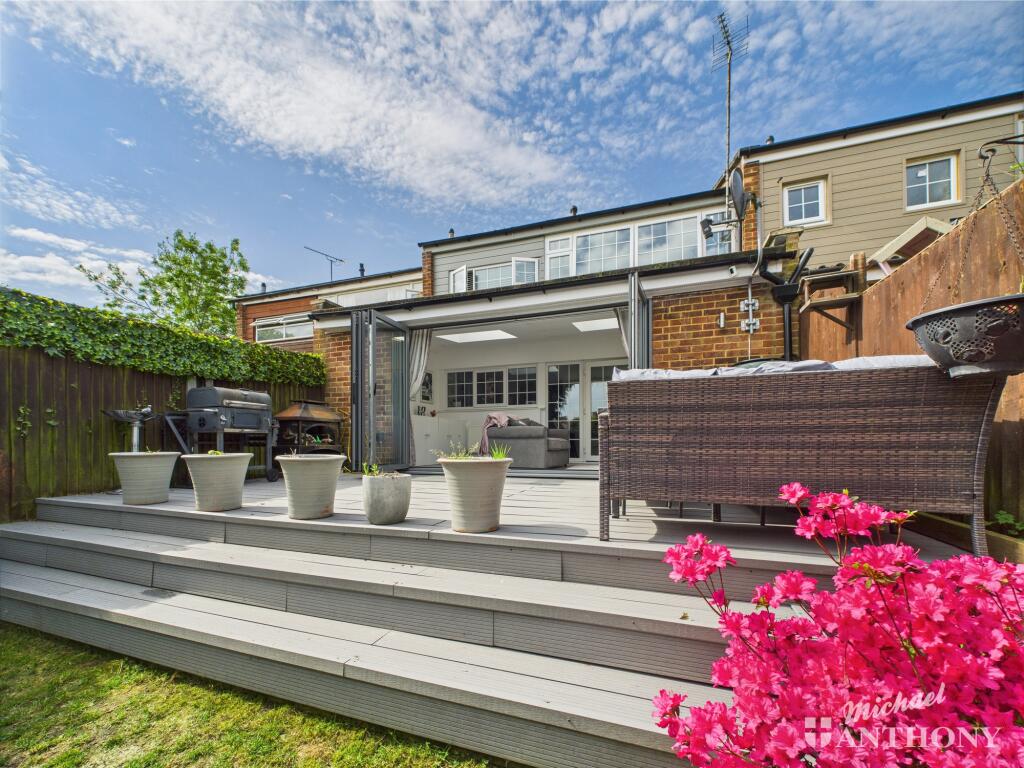 CAM02773G0-PR0290-STILL024