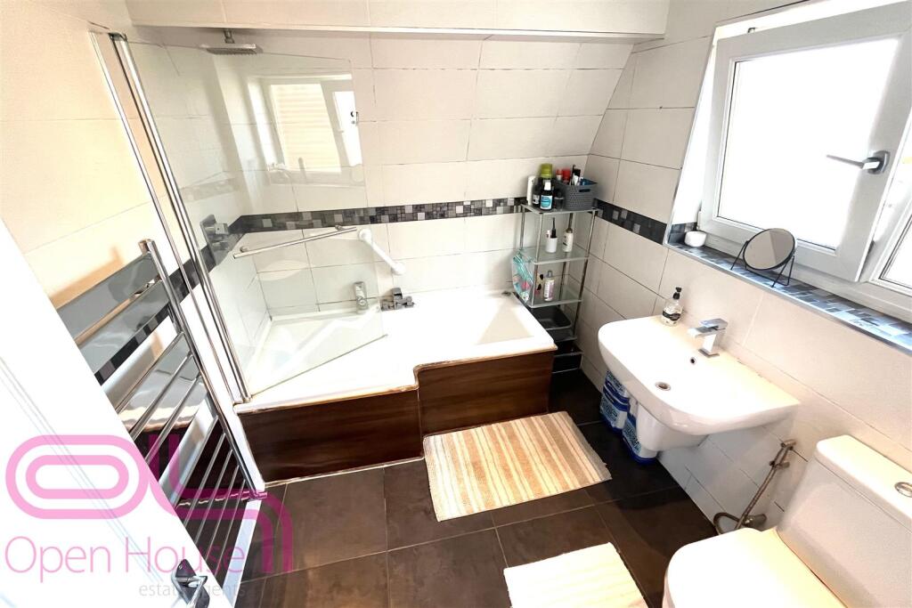 Priory Rd - Bathroom.jpg