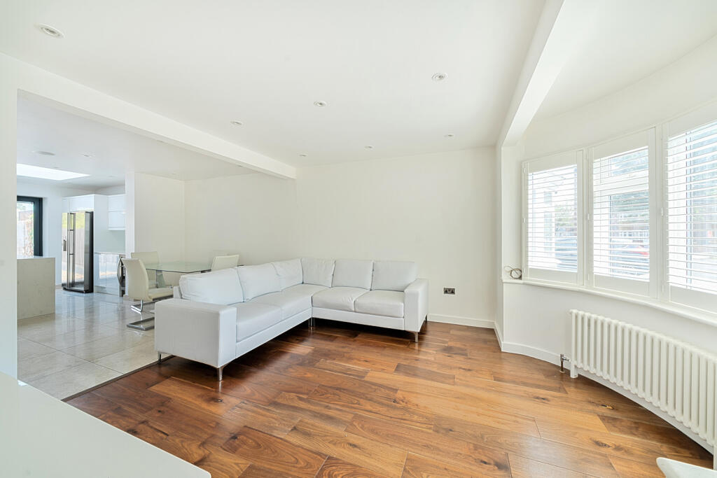 27-682215d9e8900-...