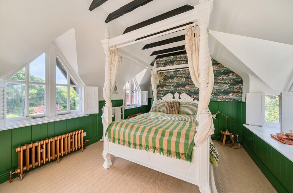 1306375-10-685992...