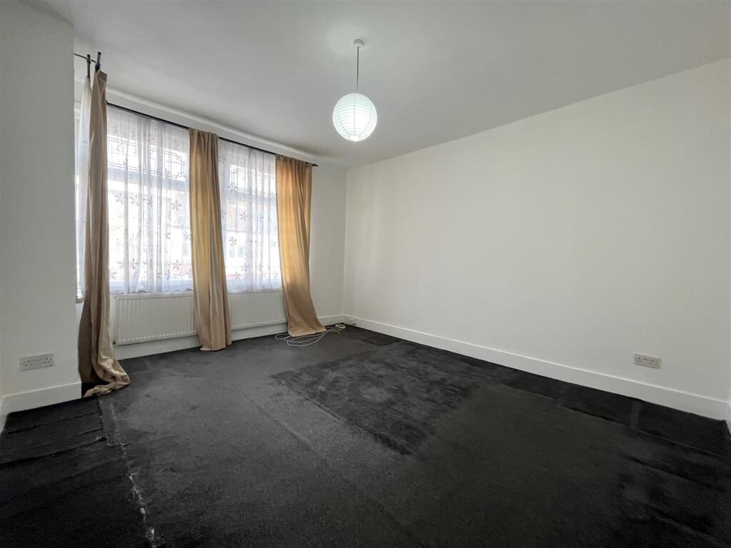 Bedroom 1.jpg
