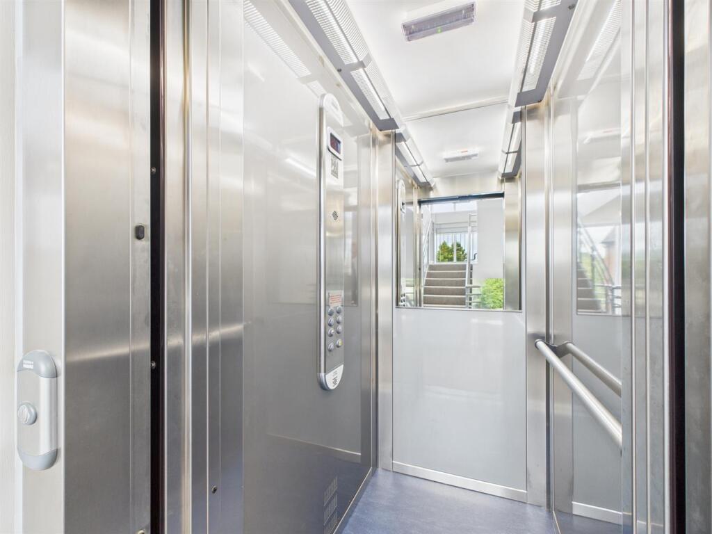 Secure Communal Entrance Hall