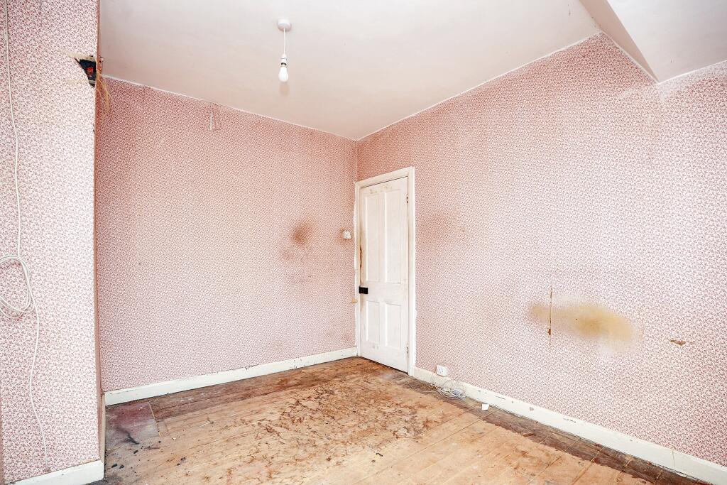 82 Woodlands Road, Chippenham, Wiltshire, SN14 0HG