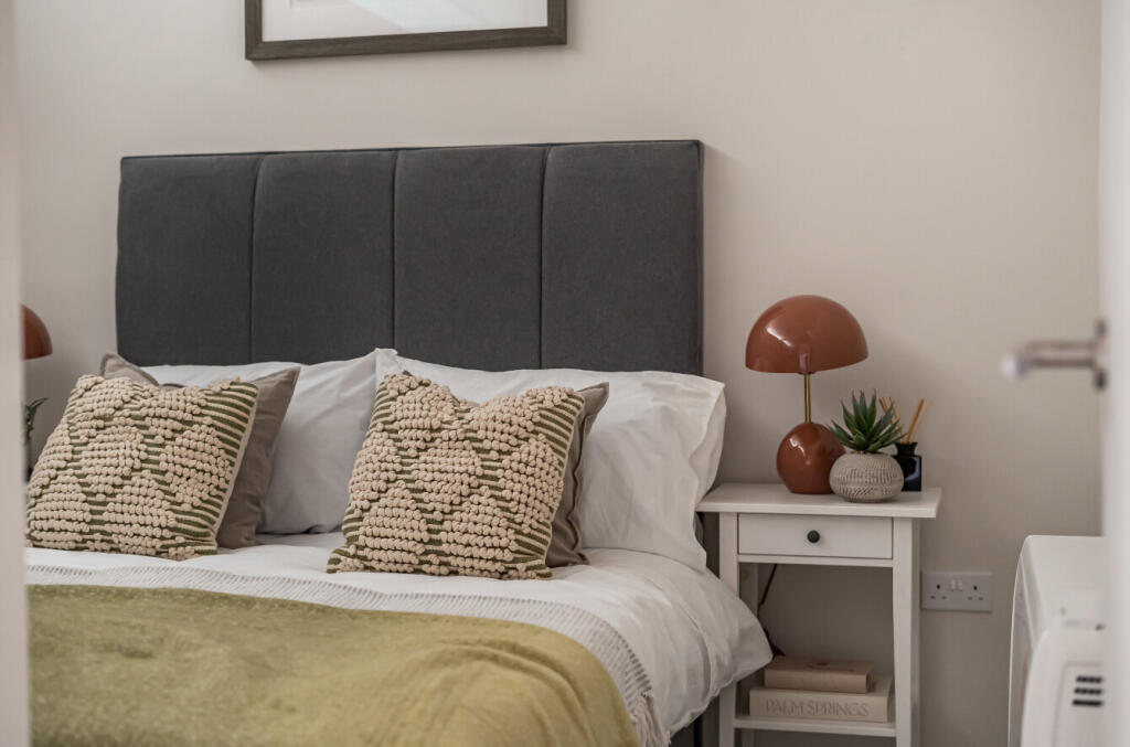 1329979-3-6882544...