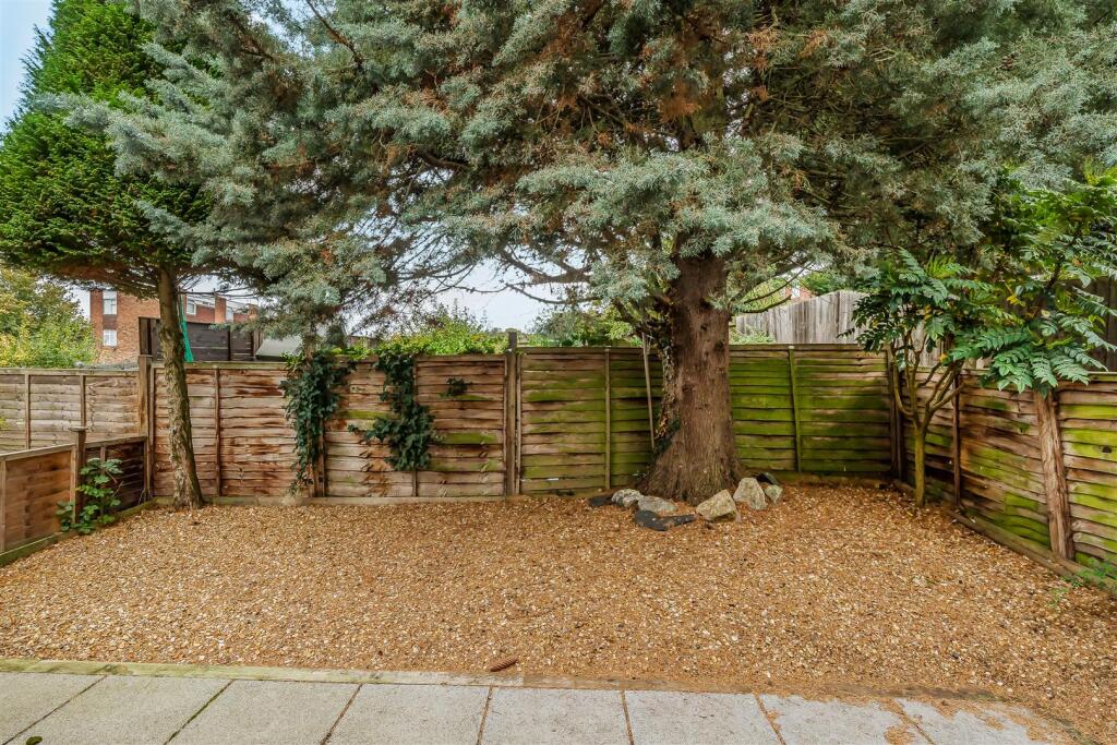 18 Cowan Close, Rugby (7).jpg