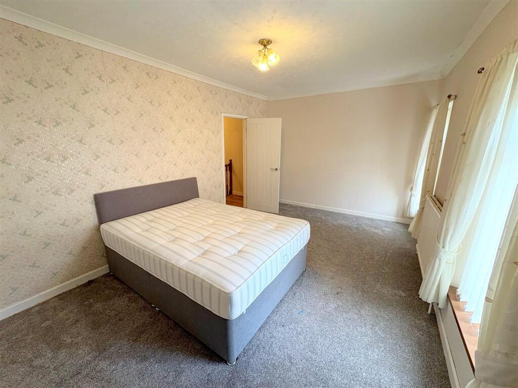 Bedroom 1c.jpg