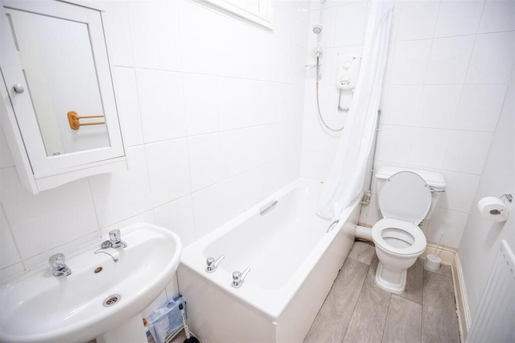 156 crookes bathroom 2.jpg