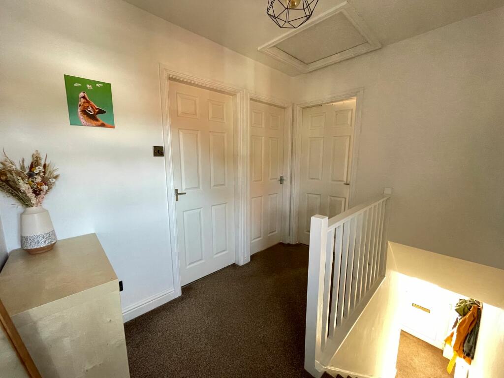 FIRST FLOOR LANDING
