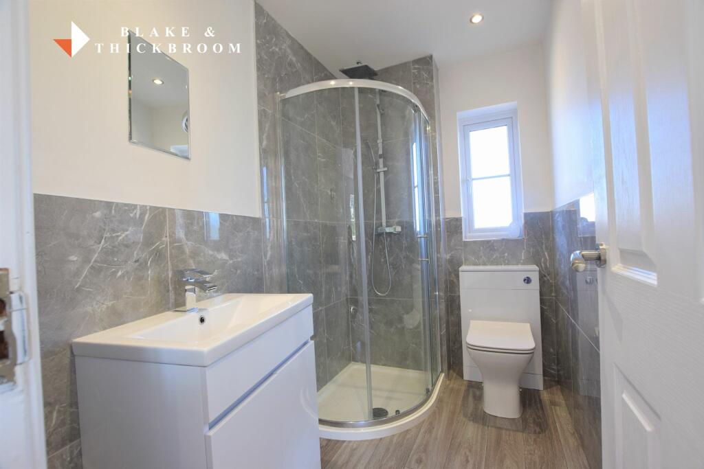 EN SUITE SHOWER ROOM