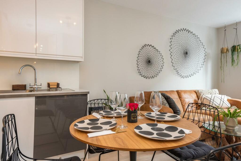 kitchen_dining (2).jpg