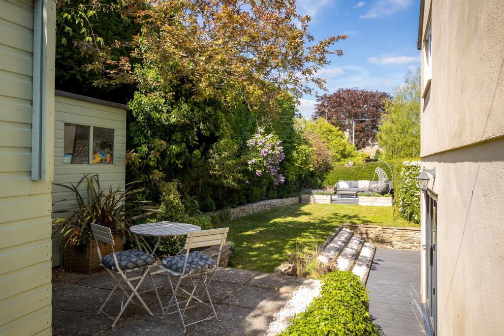 15 - Hilary Cottage - GL7 4HT - Web.jpg