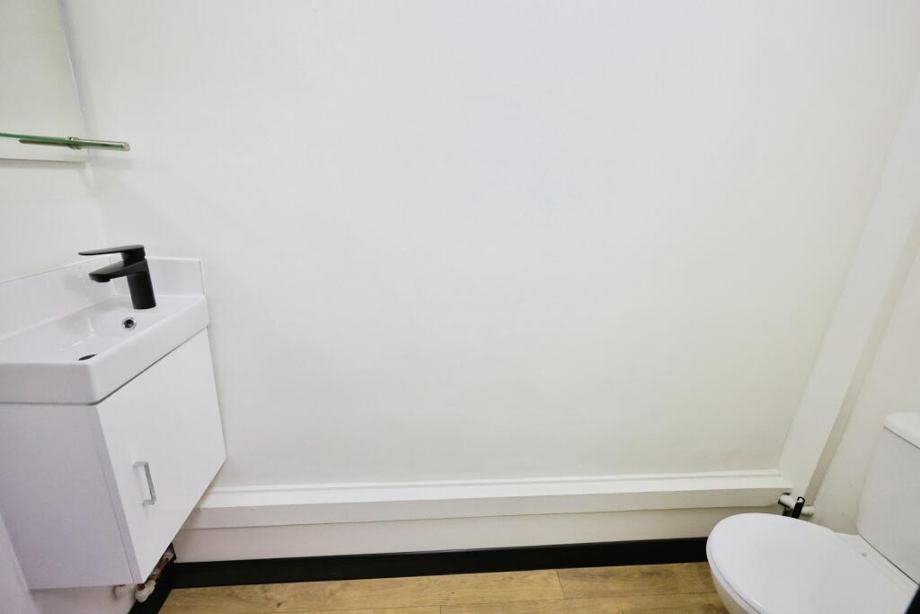 pbox-bathroom-334489.JPG