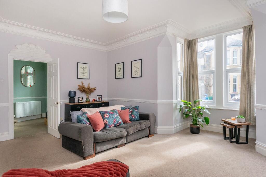 4M1RKE - Living Room A.jpg