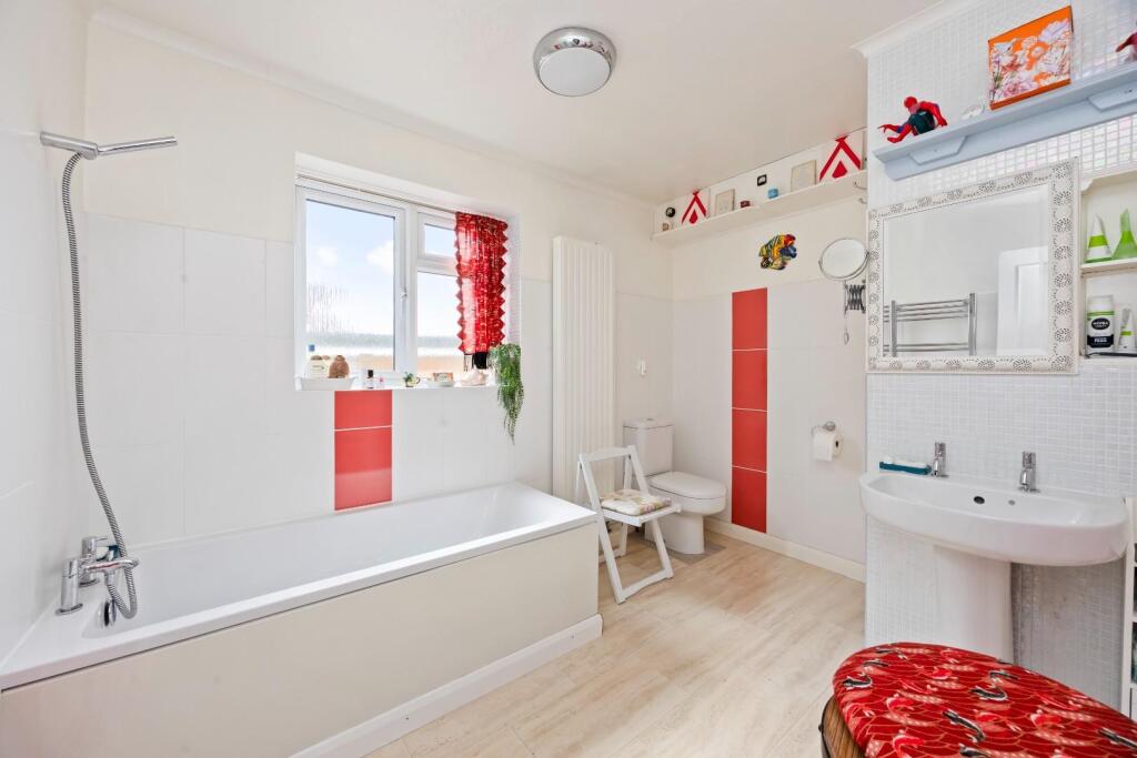 Broad Rigg Avenue, 37_010.JPG