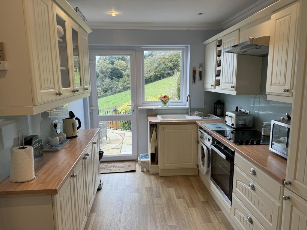 39 Grange Park, Bishopsteignton -  kitchen