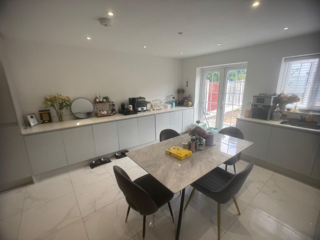 Large fitted Kitchen