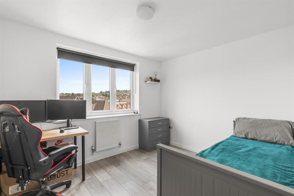 9 Sheraton Court, Bartlett Crescent, HP12 3DY-4.jp