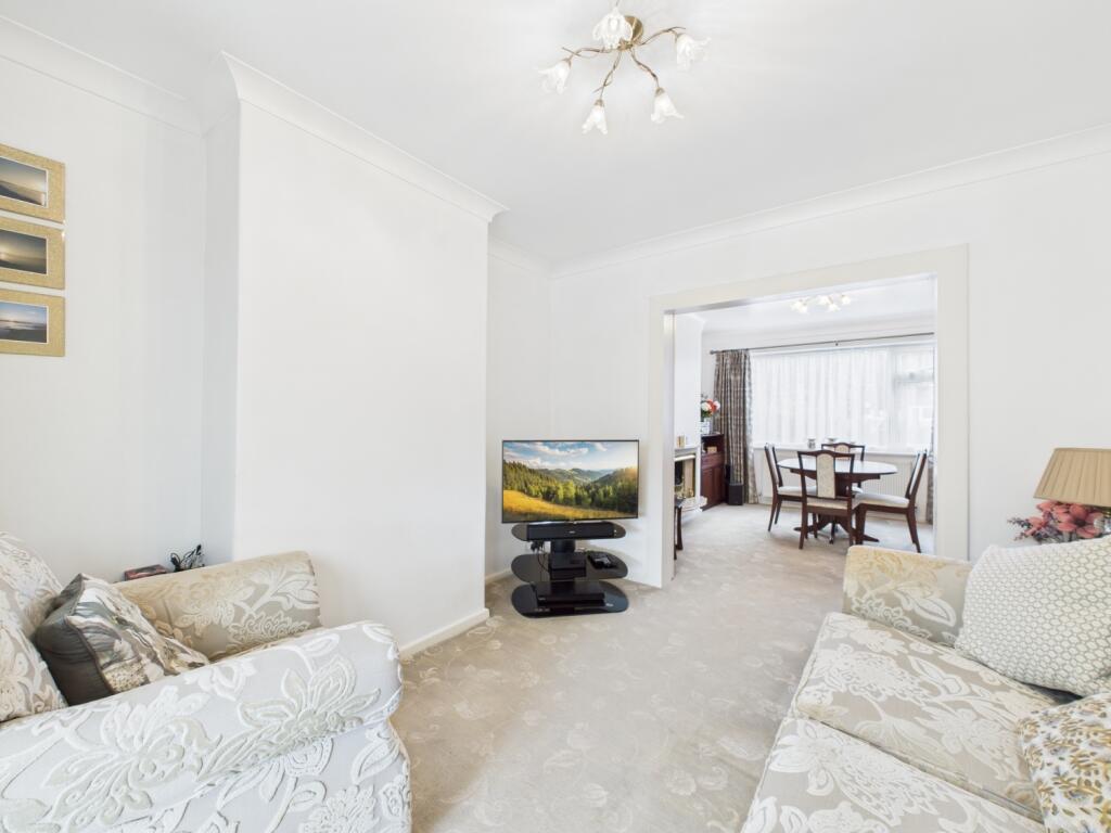 CAM02386G0-PR0145-STILL018