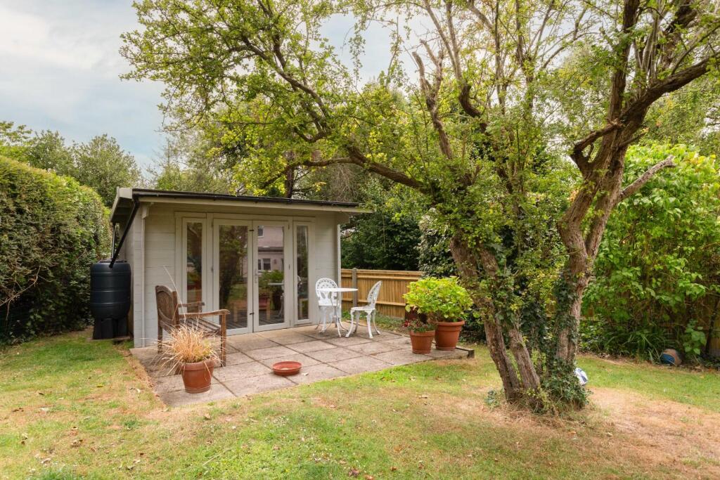 Greenways Crescent-4.jpg