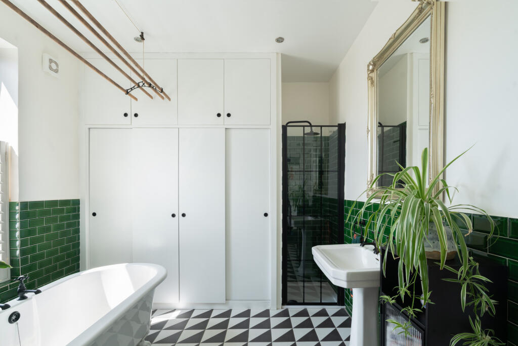 295932 - ST-MARY-ROAD-E17-056.jpg