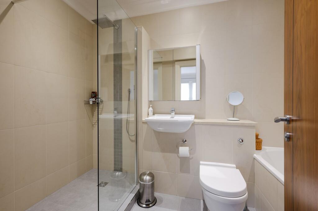 Bedroom 4 Ensuite