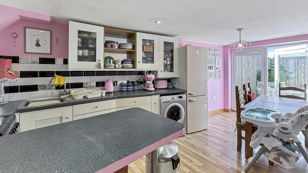 Kitchen/dining ro...