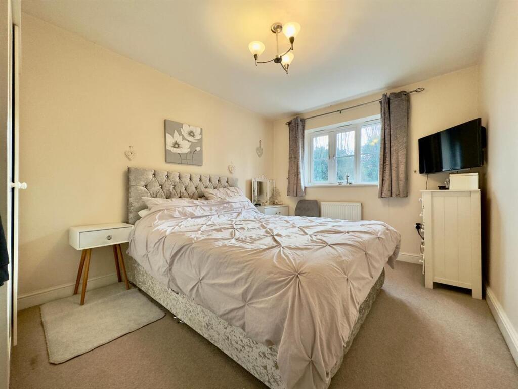 bed 1.jpg