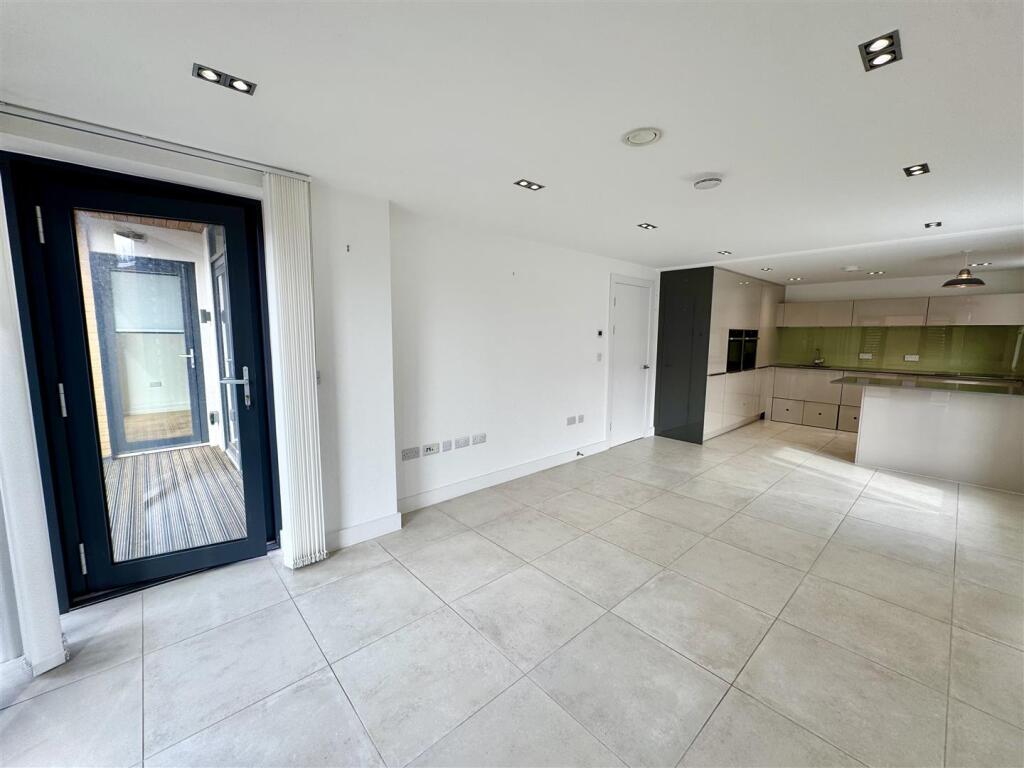 KITCHEN/FAMILY LIVING ROOM