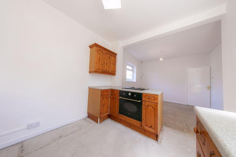 Kitchen &amp; dining room