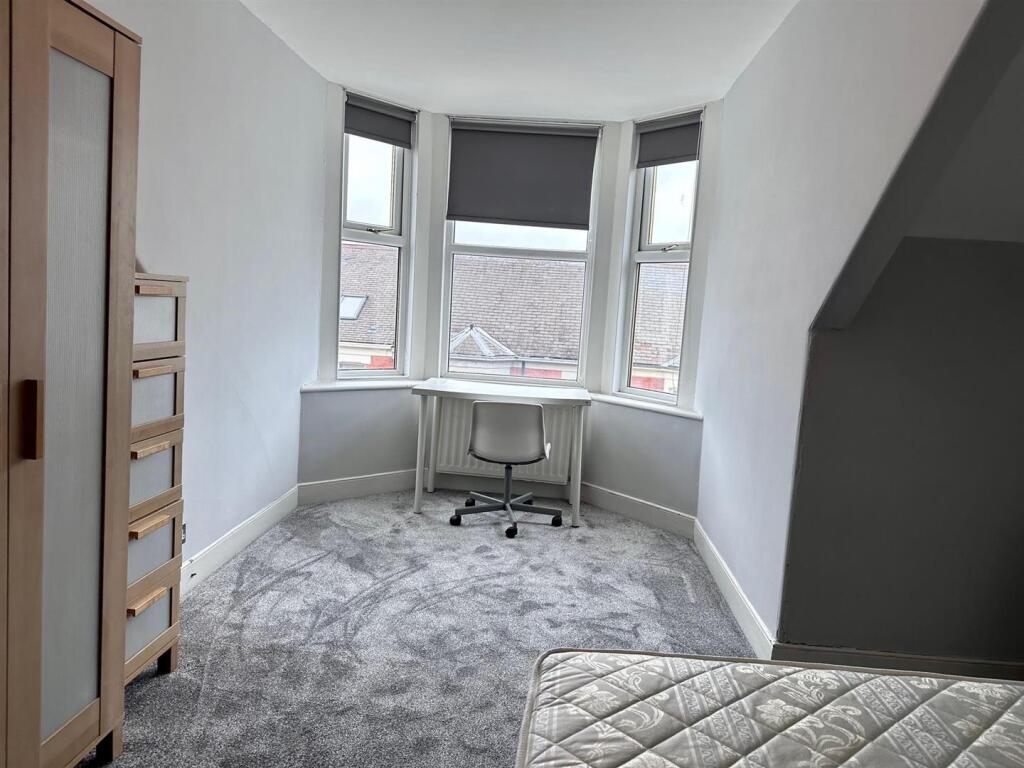 Bedroom 5.jpg