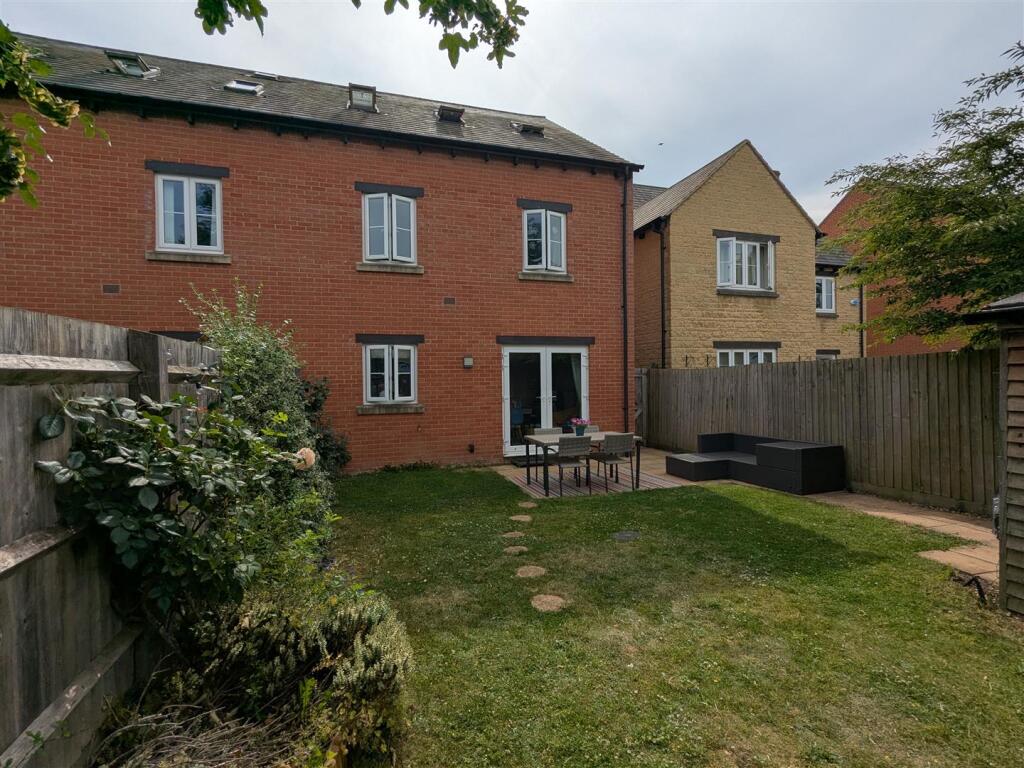Rear Garden 1.jpg