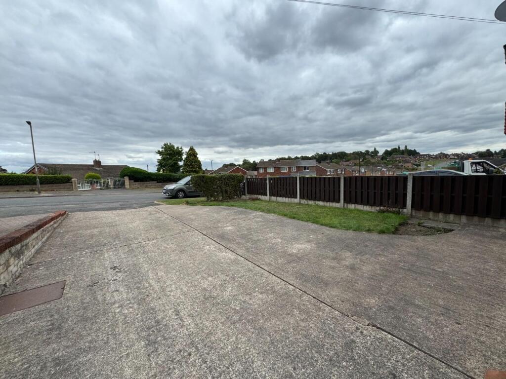 large driveway.jpg
