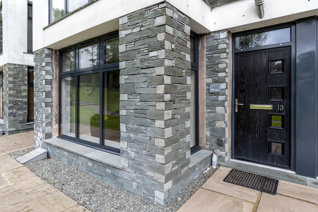 Private Entrance ...