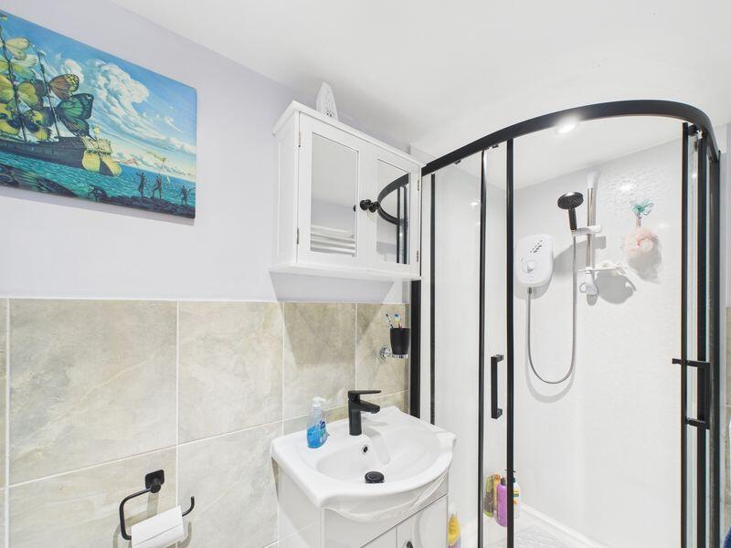 en-suite shower room
