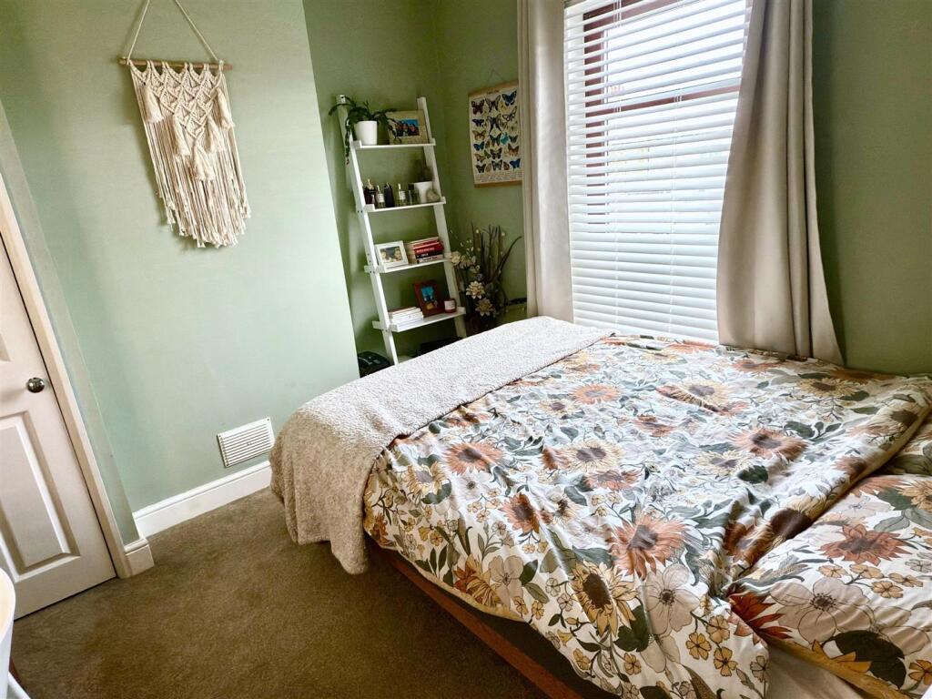BED 2.jpg