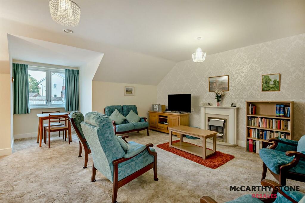 8618855-interior13-800.JPG