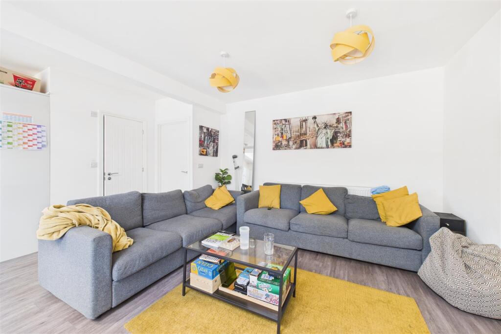 46 Frome Valley Road, Frenchay, Bristol BS16 1HE |