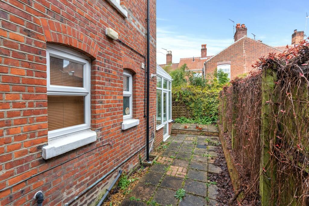 6WhitehallRd-006.jpg