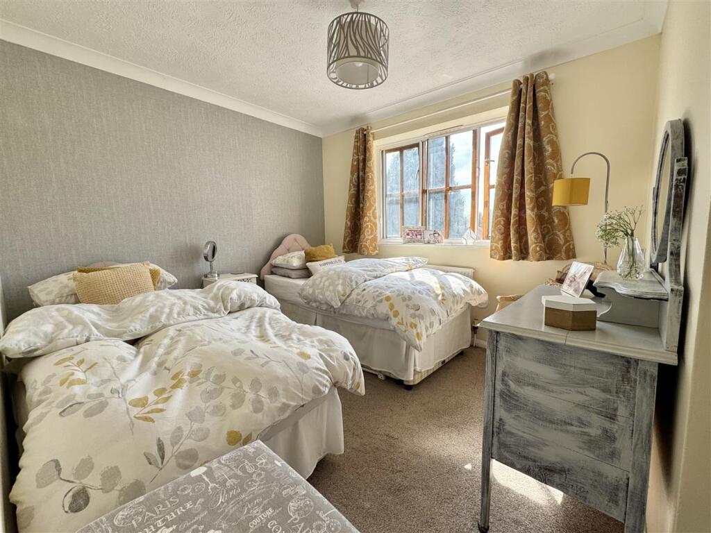 BEDROOM 2