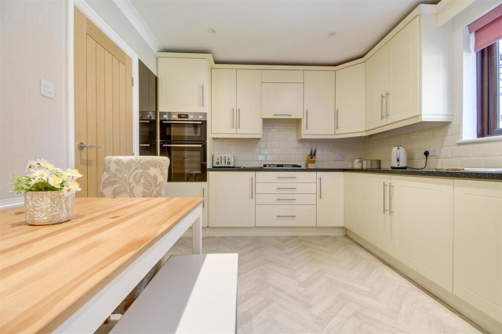 Kitchen breakfast room