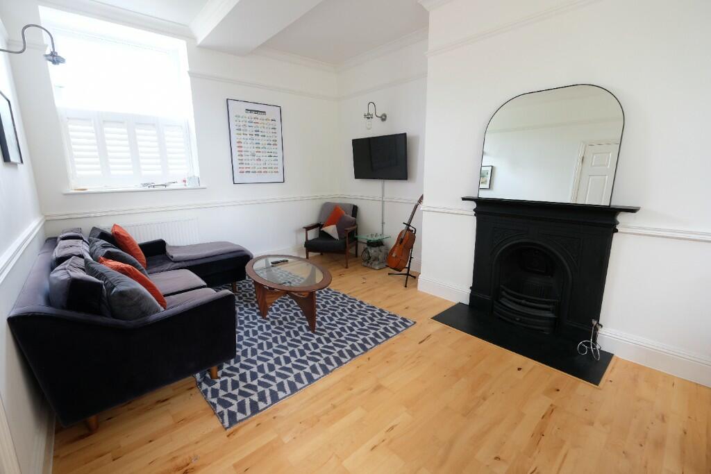 SITTING/DINING ROOM