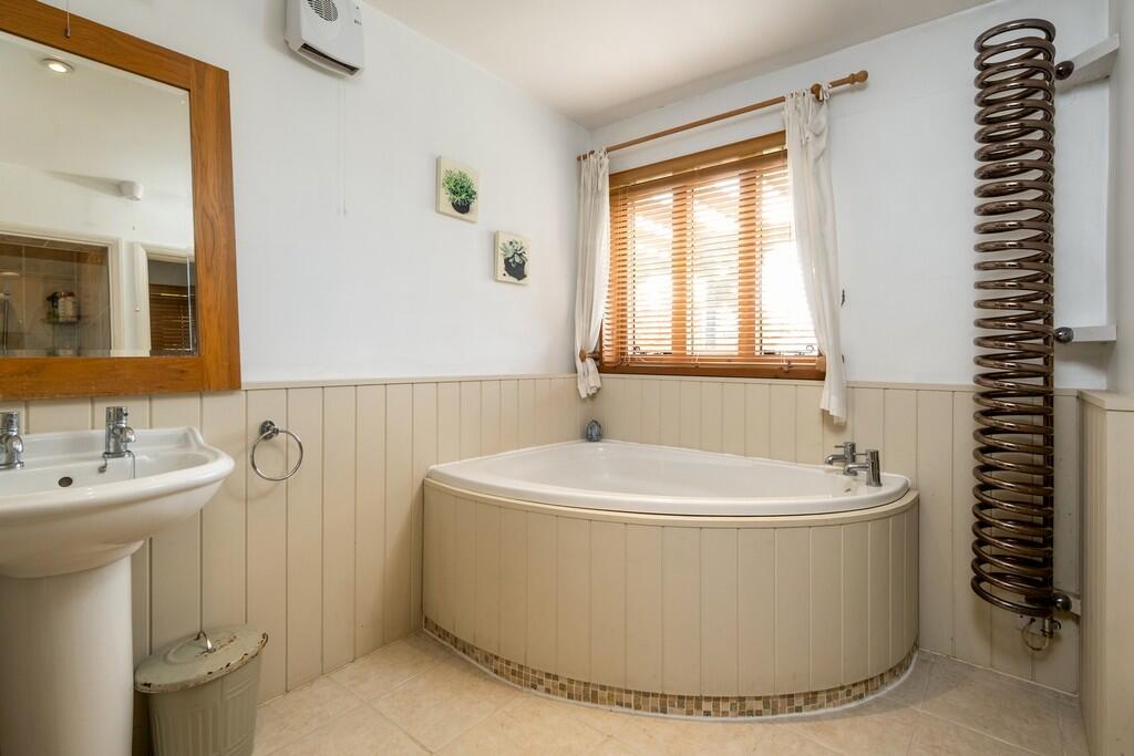 1440pxReads Hall-...