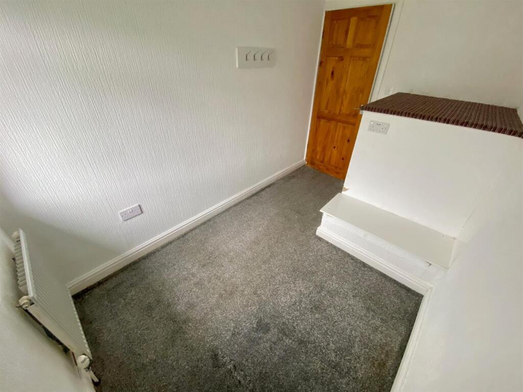 Bramleys Estate Agents - Greave House Drive - Ludd