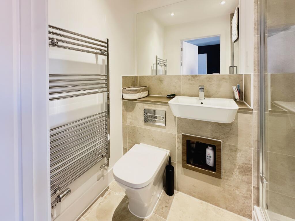 Bedroom One Shower En Suite