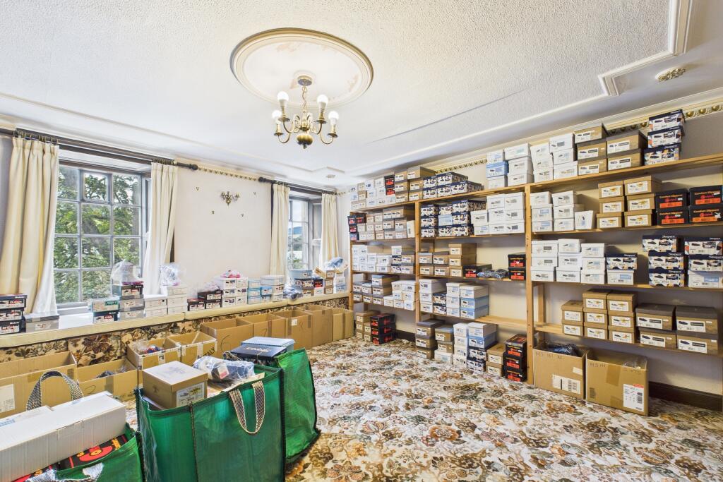 CAM04201G0-PR0094-STILL007