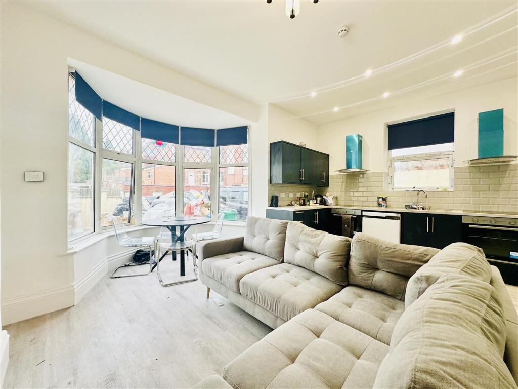 Communal Kitchen/Living