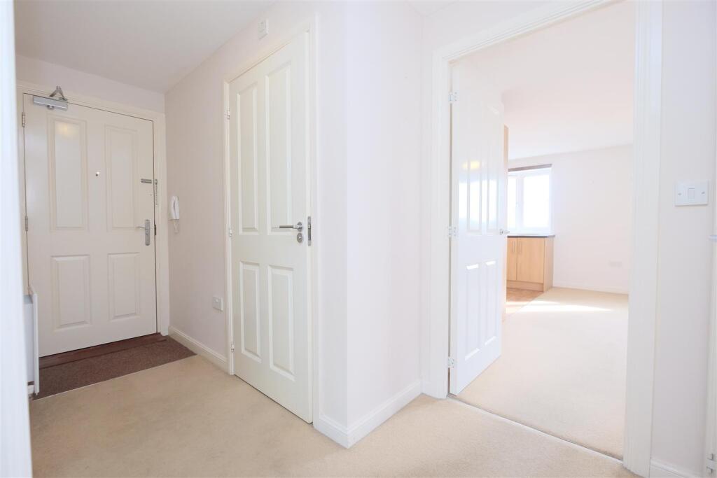 12 Valerian Close, Shirehampton, Bristol BS11 9UE 