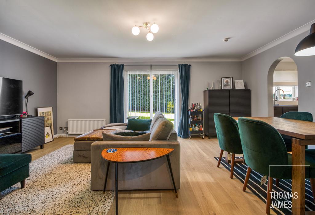 Cricketers Close, living dining room